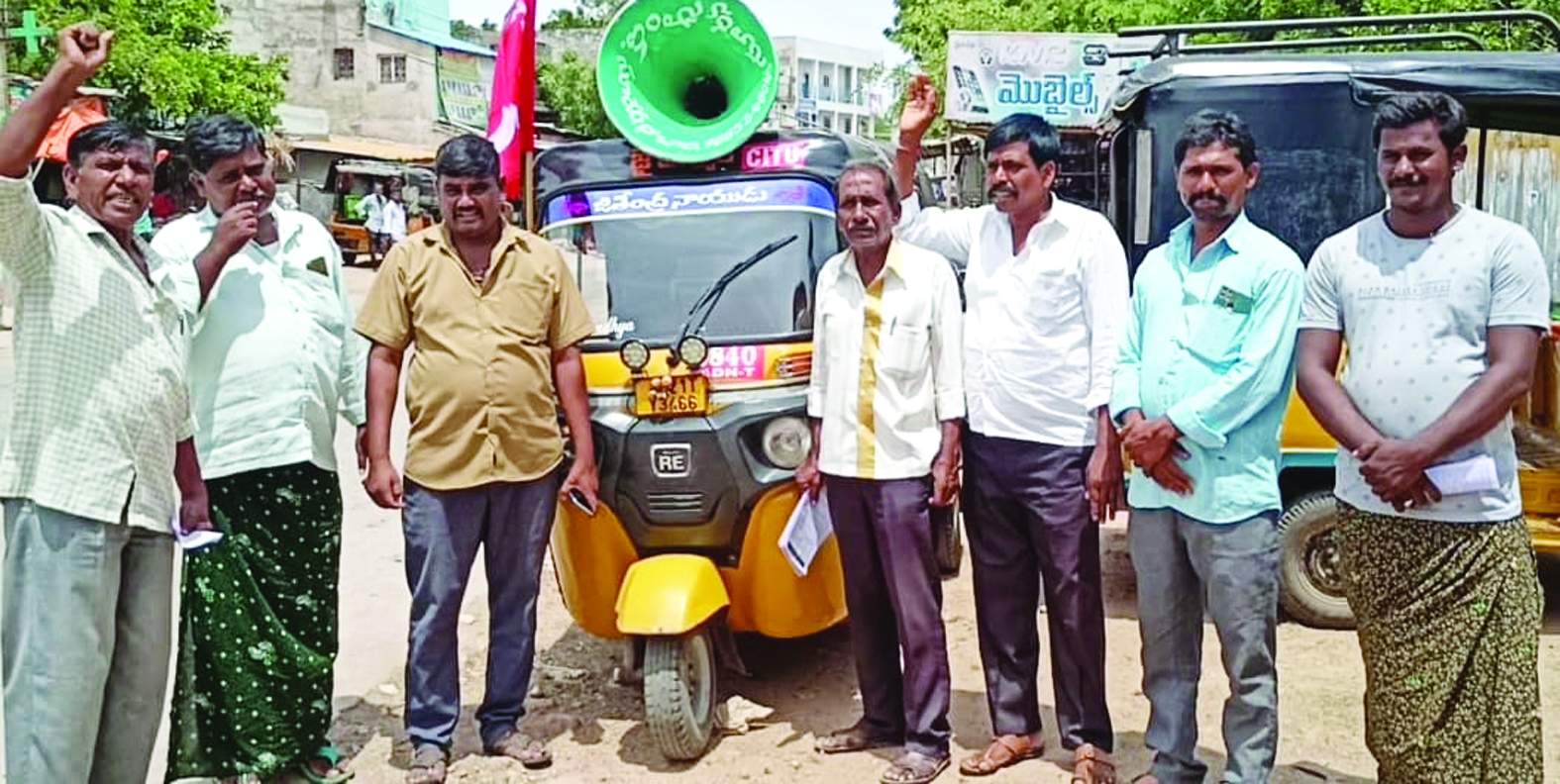 ప్రచార జాతాను నిర్వహిస్తున్న రైతు సంఘం నాయకులు