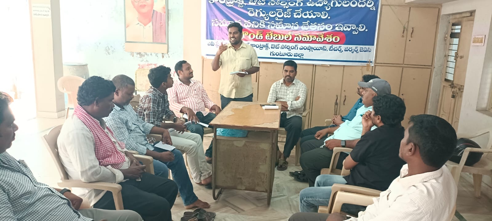 కాంట్రాక్ట్‌, అవుట్‌సోర్సింగ్‌ ఉద్యోగుల్ని క్రమబద్ధీకరించాలి