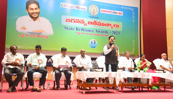 govt-education-is-better-than-corporate-education