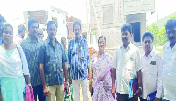ఇళ్ల నిర్మాణాలను వేగవంతం చేయాలి