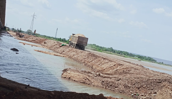 illegal-sand-mining-in-kakinada