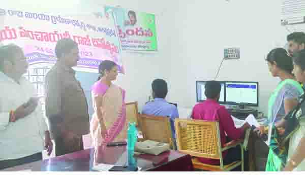 జగనన్న సురక్షతో ప్రజలకు సేవలు