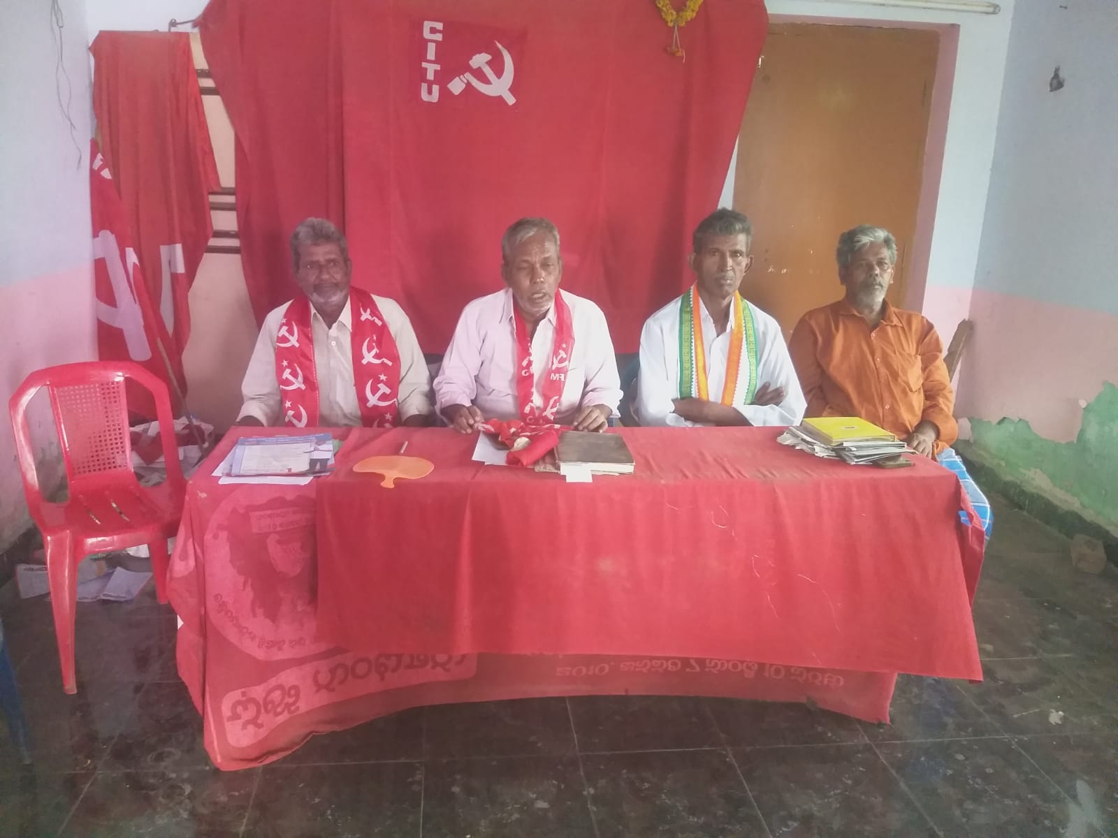 ఛార్జీలను వెంటనే తగ్గించాలి : సిపిఎం
