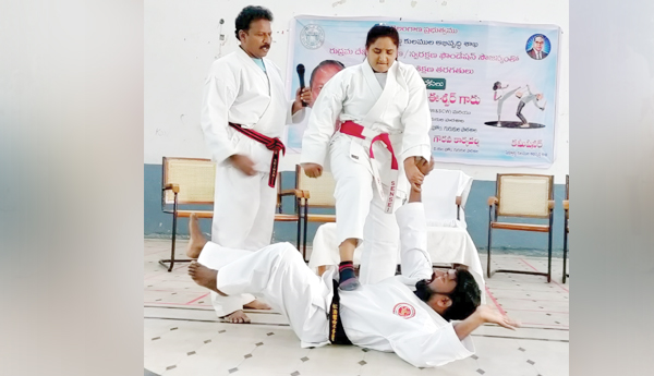 Every-girl-should-learn-self-defense