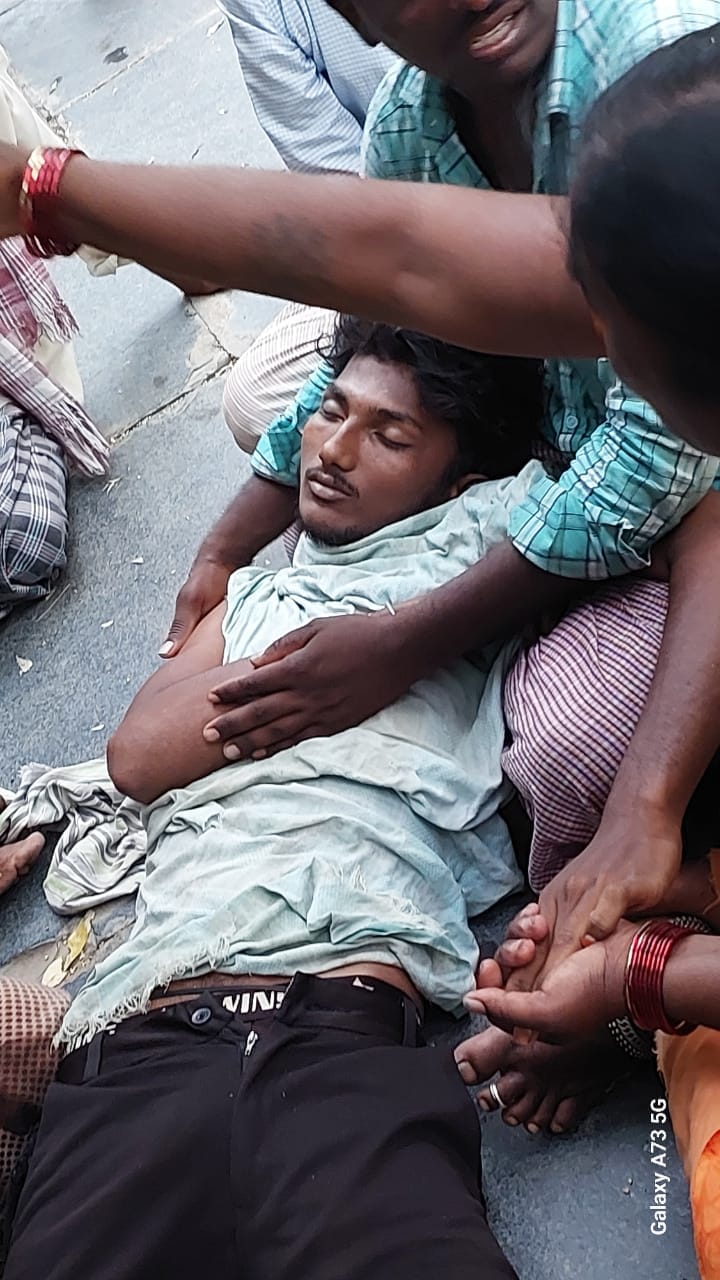 మృతి చెందిన చక్రవర్తి (18)