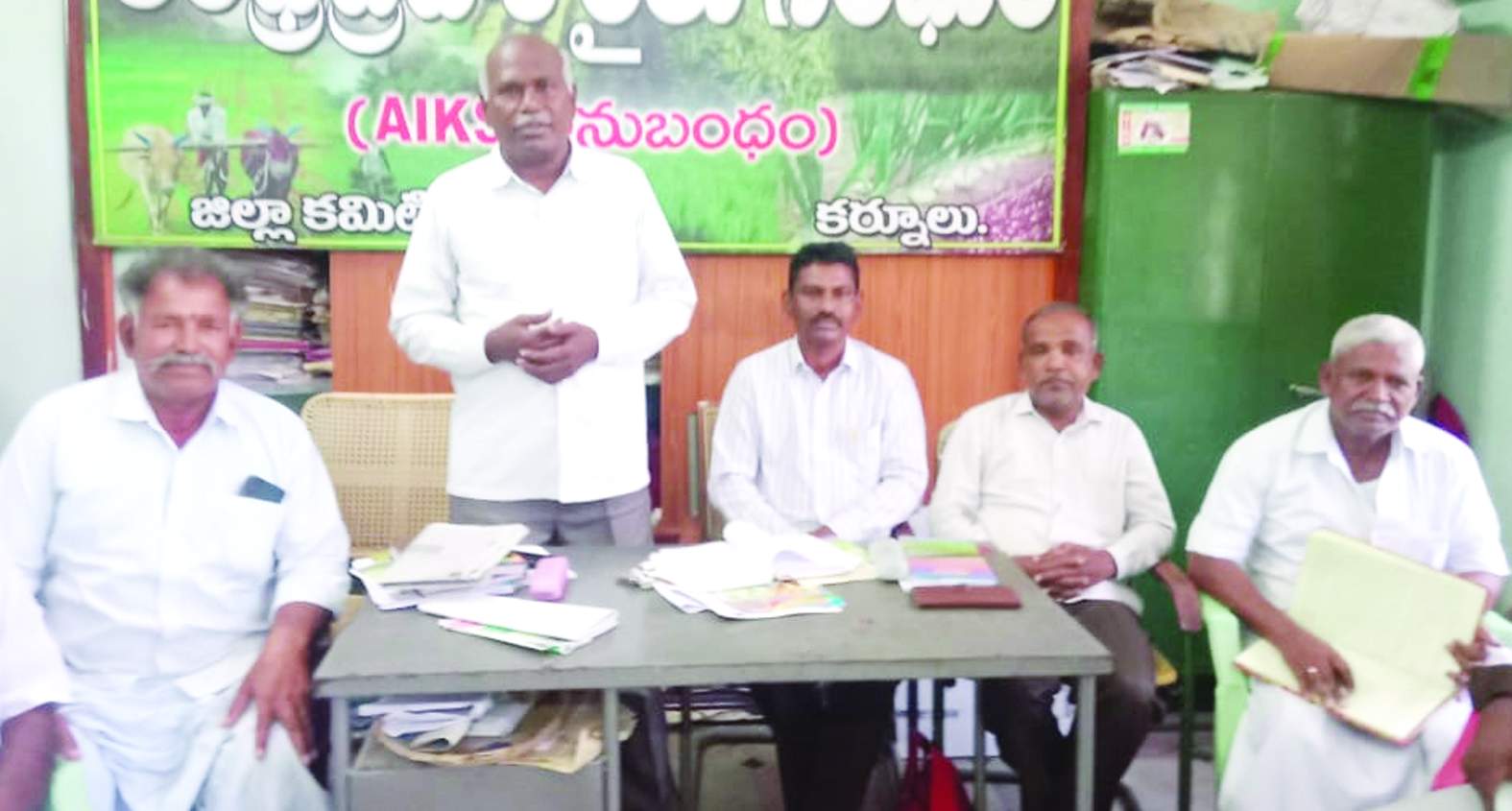 సమావేశంలో మాట్లాడుతున్న ప్రభాకర్‌ రెడ్డి