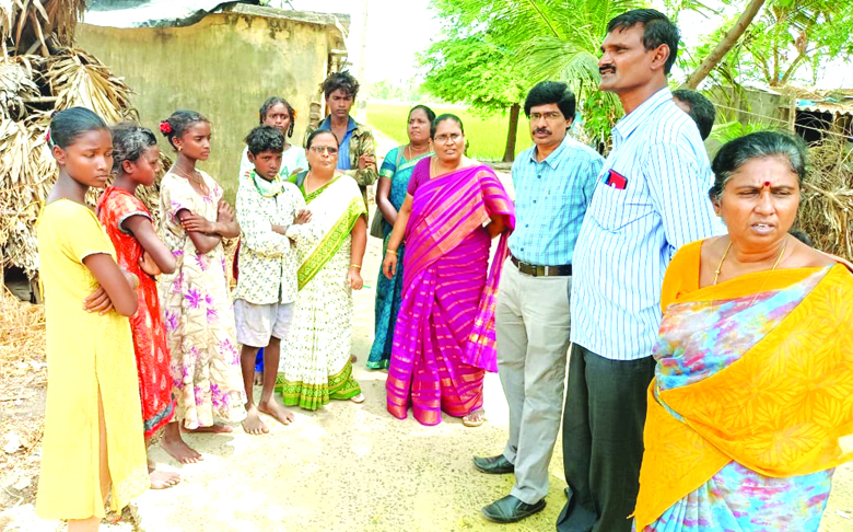 బడి బయట పిల్లలను స్కూళ్లకు పంపాలి