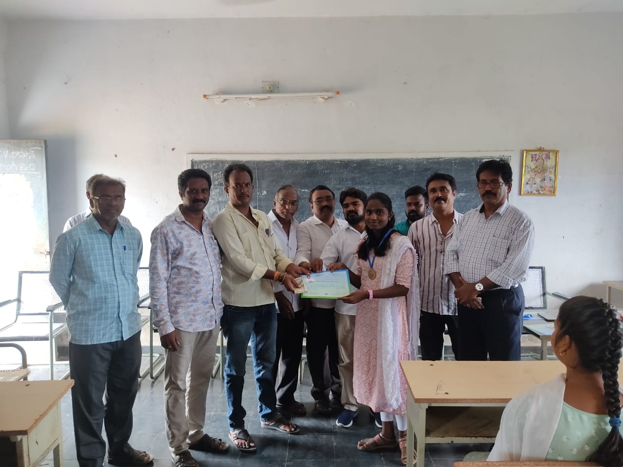 ప్రతిభకు ప్రోత్సాహం అభినందనీయం