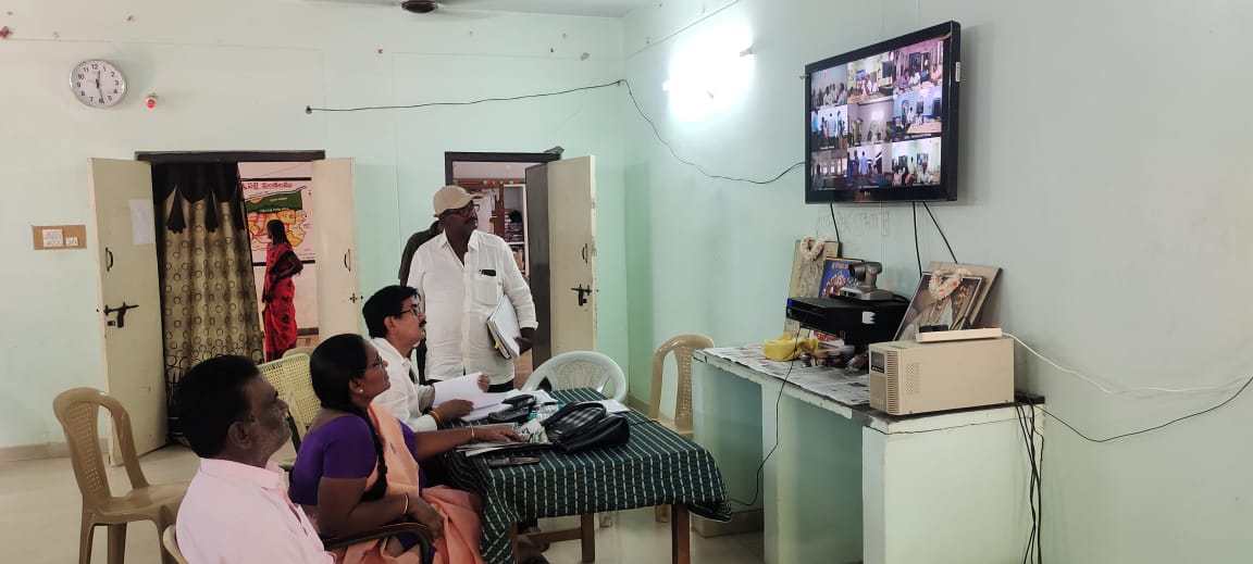 స్పందనలో పాల్గొన్న ముగ్గురు అధికారులు