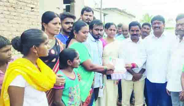 అర్హులకు సంక్షేమ పథకాలు
