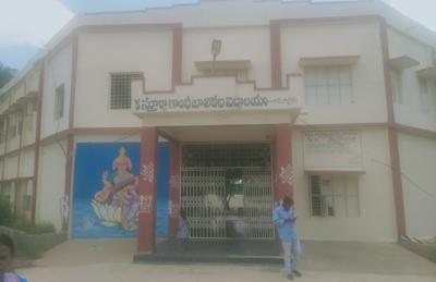పాఠశాలలు వెలవెల