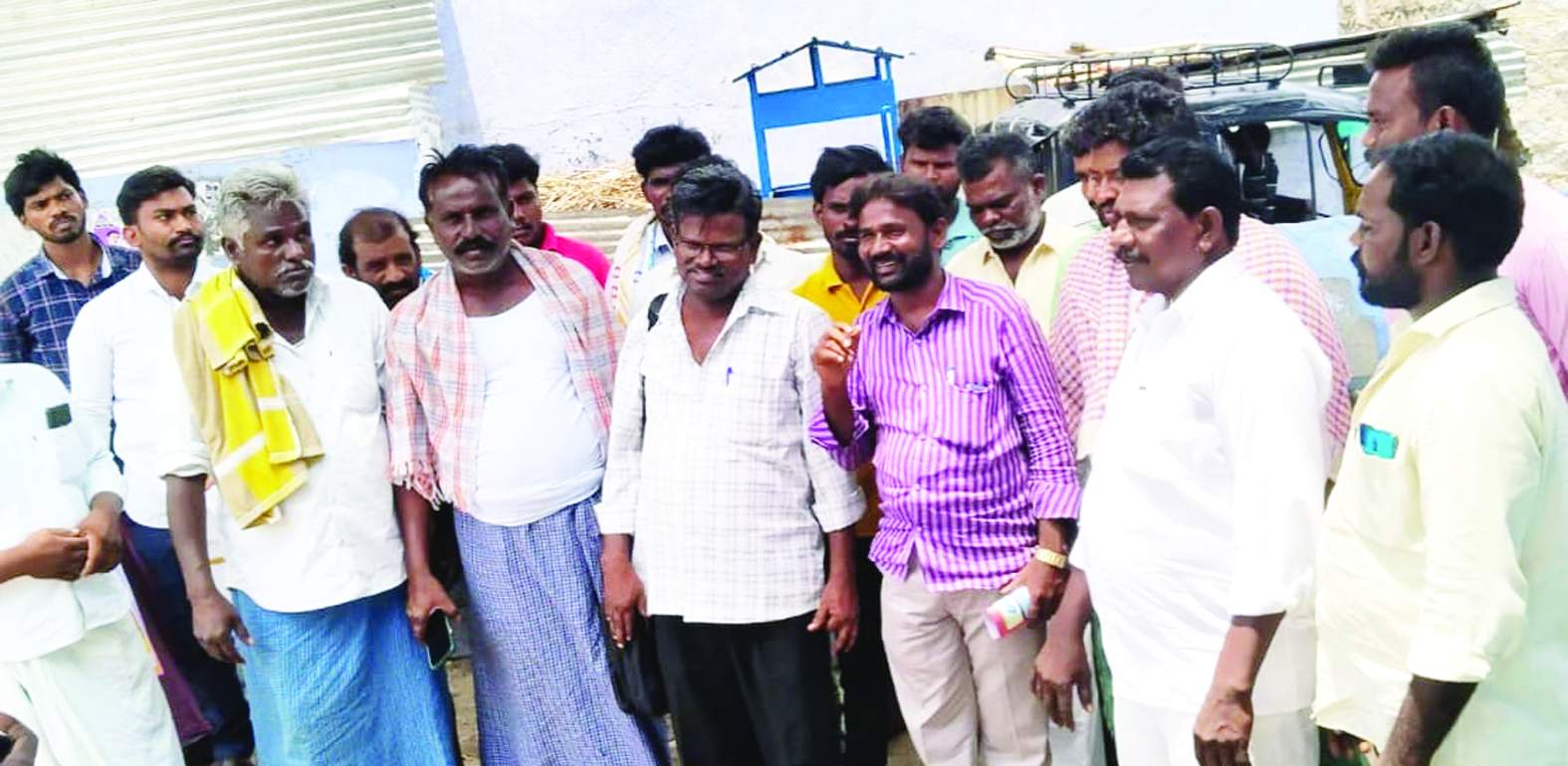 మాట్లాడుతున్న అంజిబాబు