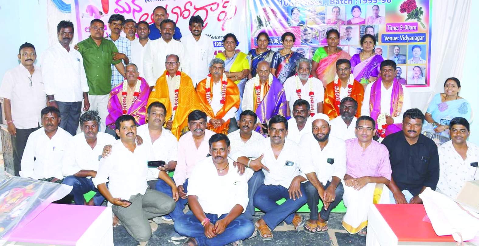 సమ్మేళనంలో పాల్గొన్న పూర్వ విద్యార్థులు