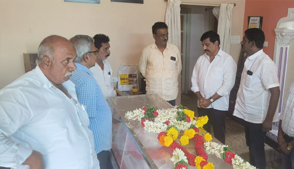nallari-visit-pratap-reddy-family