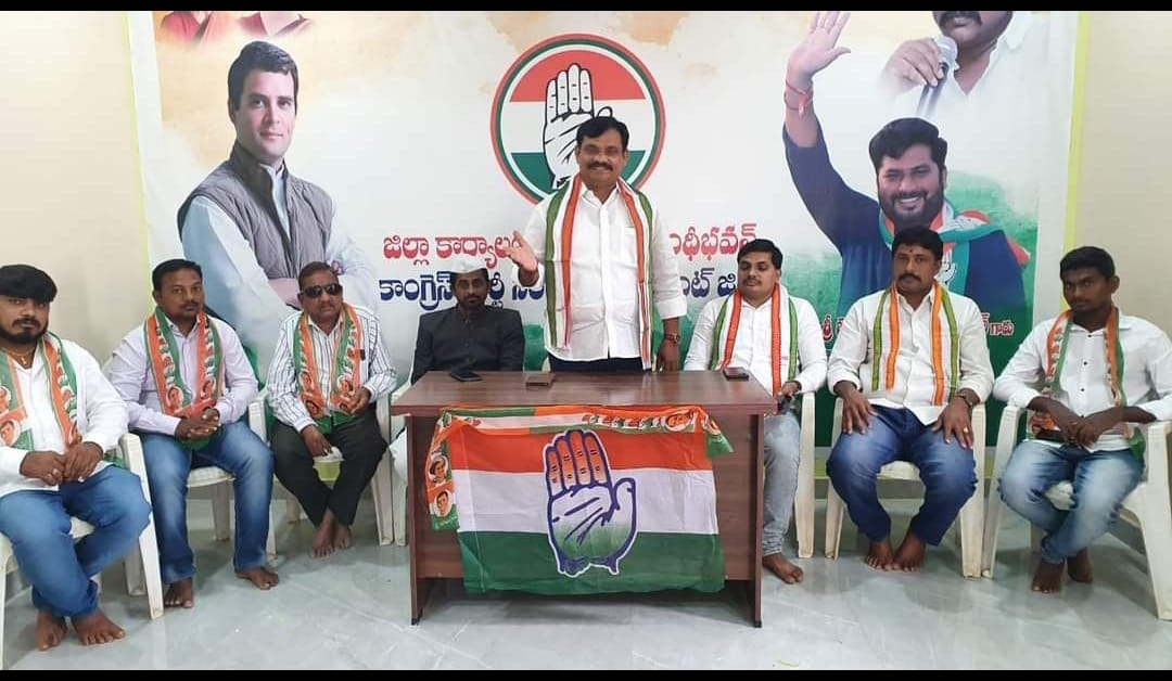  సమావేశంలో మాట్లాడుతున్న చింతల మోహన్‌ రావు