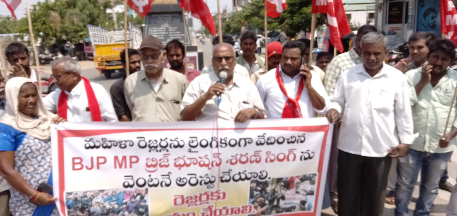 మాట్లాడుతున్న సిపిఎం జిల్లా కార్యదర్శి టి.రమేష్‌ కుమార్‌