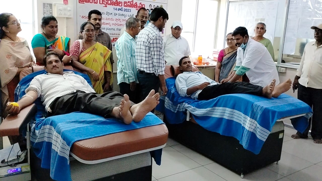 రక్తదానానికి అందరూ ముందుకు రావాలి