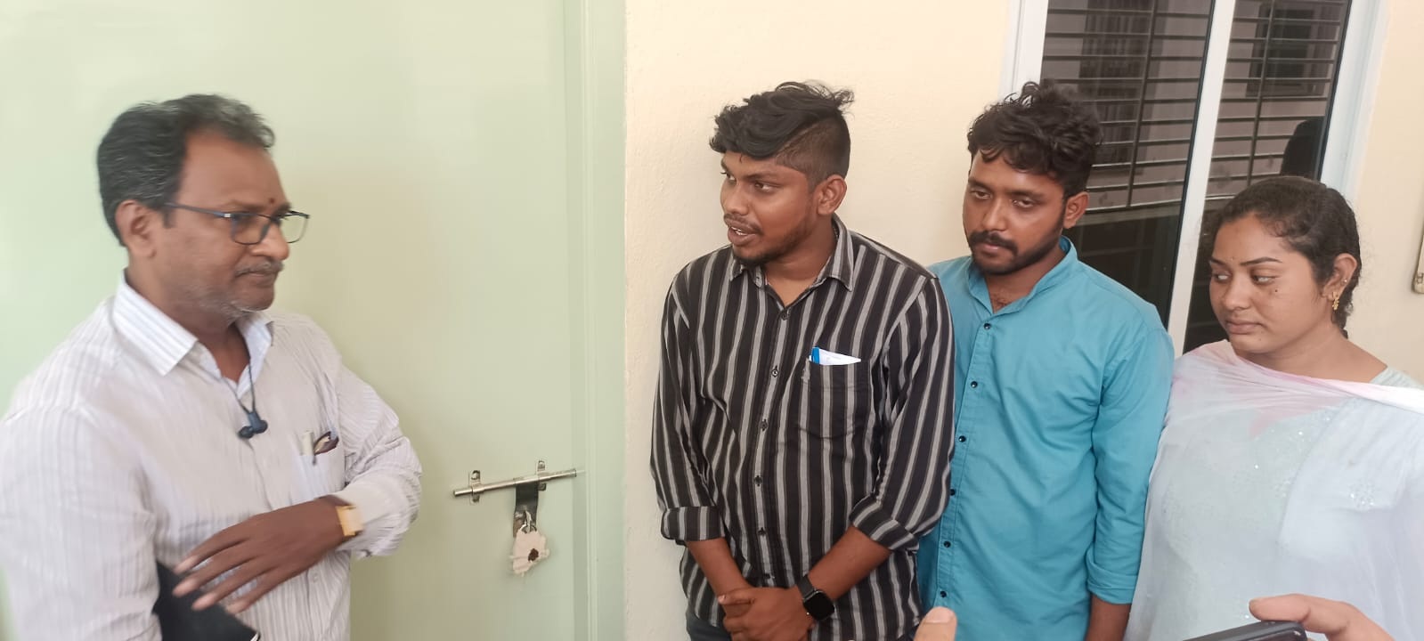 నారాయణ పాఠశాలలో పుస్తకాల గది సీజ్‌