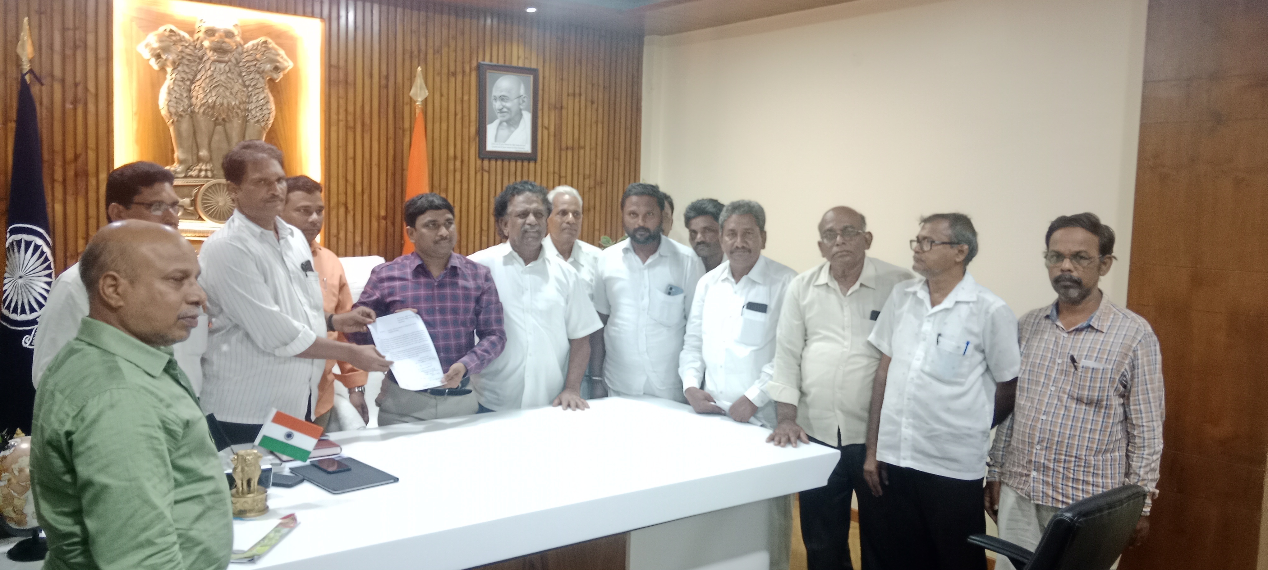 శంకుస్థాపనలు కాదు.. పనులు చేయండి..