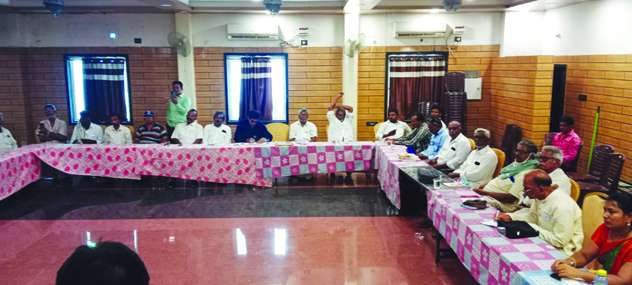 సమావేశంలో పాల్గొన్న అఖిలపక్షం నాయకులు