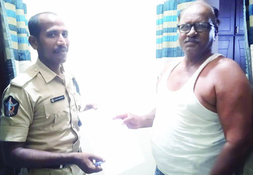 కౌలు రైతు నాయకులకు నోటీసులు