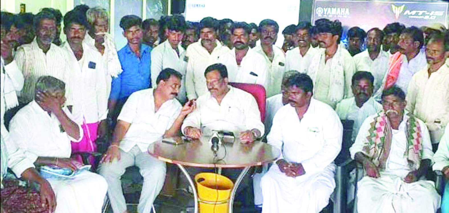 సమావేశంలో మాట్లాడుతున్న నాయకులు