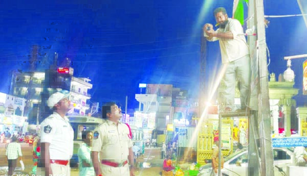 పోలీస్‌ శాఖ ఆధ్వర్యంలో సీసీ కెమెరాల ఏర్పాటు