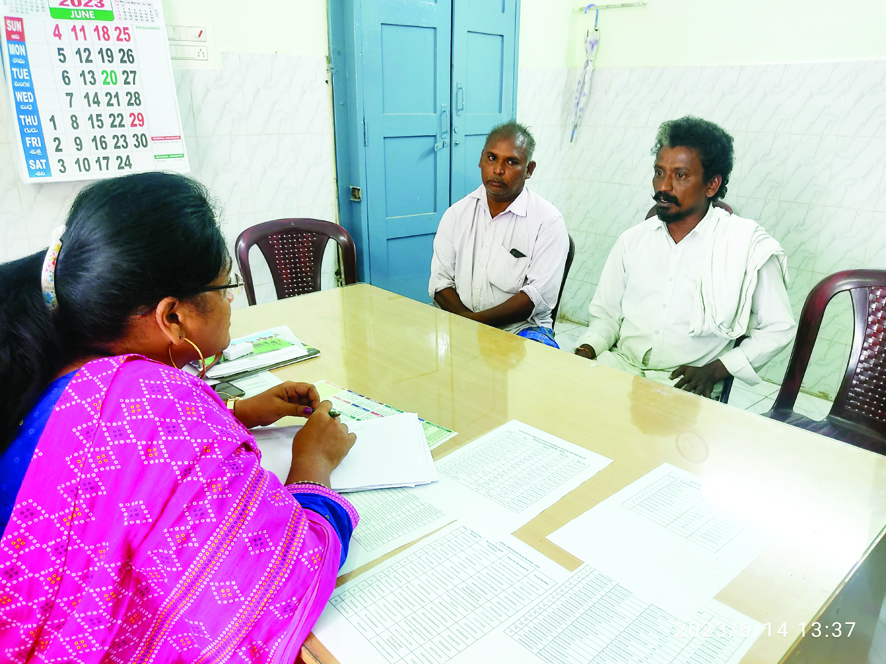 మట్టి అక్రమ తవ్వకాలపై ఫిర్యాదు