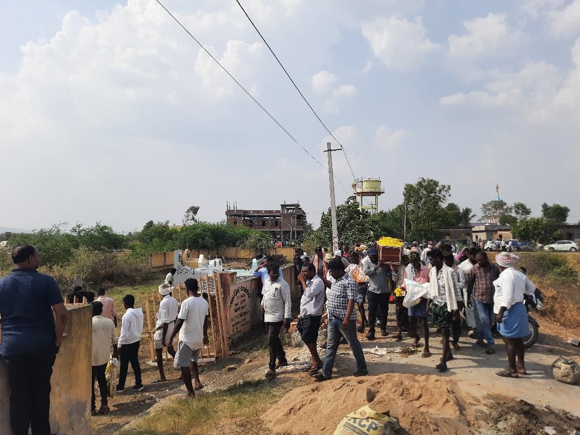 ఊరు కన్నీరు..