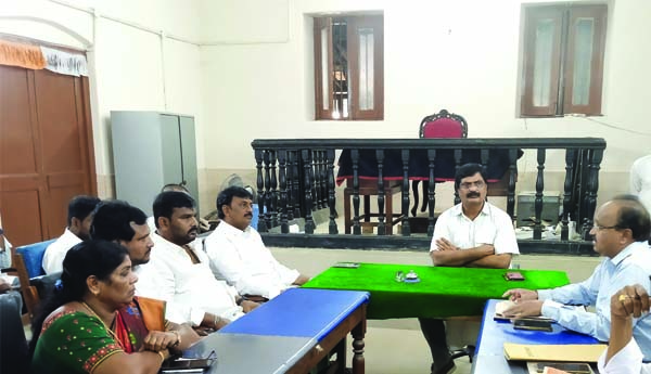రోడ్డు విస్తరణకు సహకరించాలి