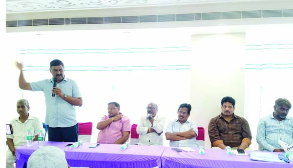  100 అడుగుల రోడ్డు విస్తరణతో నష్టం