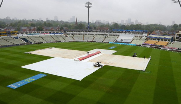 Australia-England-Test-match-rain-is-an-obstacle