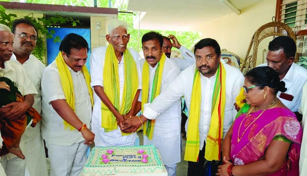 ఘనంగా రెడ్డి సత్యనారాయణ జన్మదిన వేడుకలు