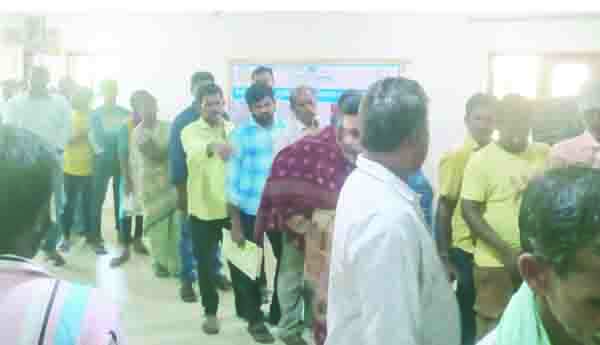 సాంకేతిక లోపంతో రిజిస్ట్రేషన్లకు ఆటంకం