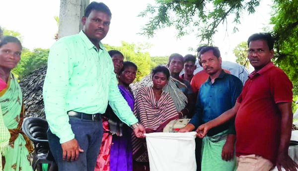 ఎట్టకేలకు బియ్యం పంపిణీ