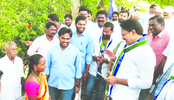 సంక్షేమం, అభివృద్ధే లక్ష్యం: మోపిదేవి