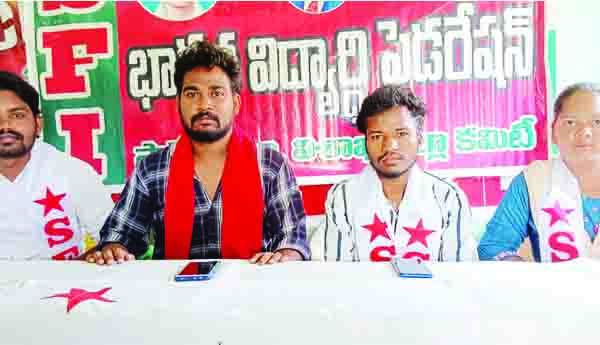 గురుకులాల్లో వసతులు మెరుగుపరచండి