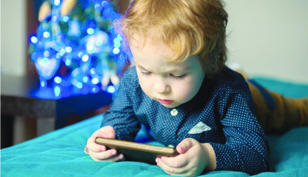 Smartphones-are-banned-for-children-in-that-town