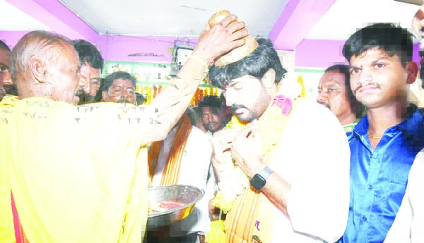 కృష్ణ చైతన్య ప్రత్యేక పూజలు