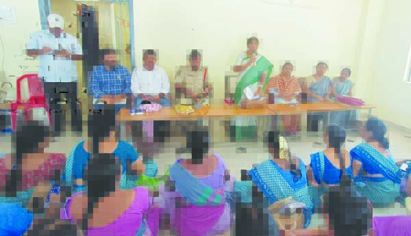 బాలలతో పనిచేయిస్తే కఠిన చర్యలు