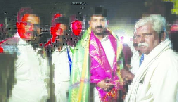 పాతమాగులూరు ఎస్టీ కాలనీలో 'గడప గడపకూ'