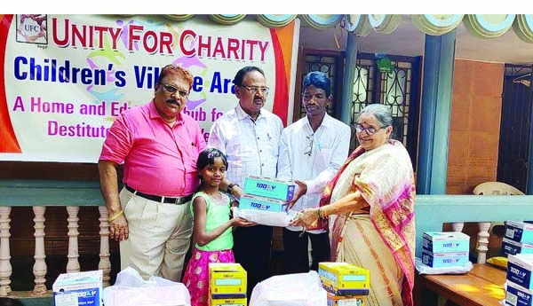 స్కూల్‌ సామగ్రి పంపిణీ