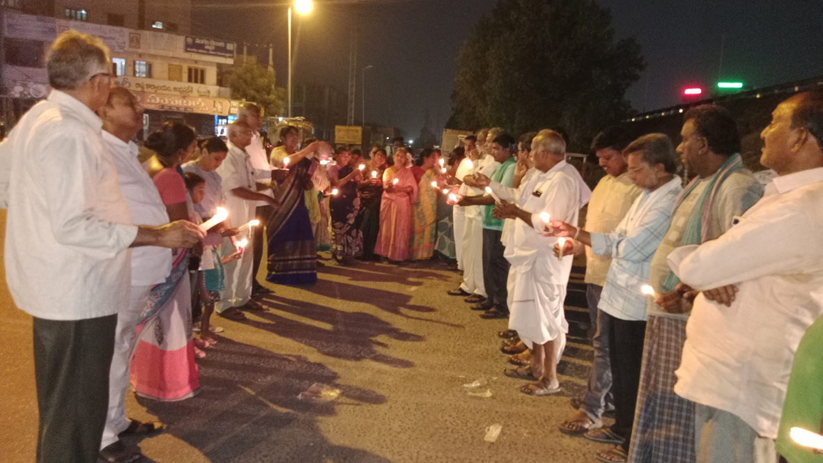 రైలు దుర్ఘటనలో మృతులకు నివాళి