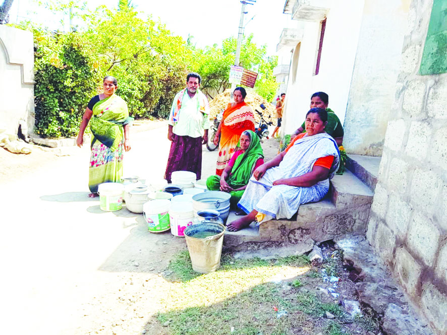 గుండిమెడలో తాగునీటి సమస్యను పరిష్కరించండి