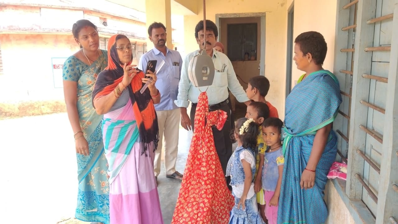 అంగన్‌వాడీ కేంద్రంలో ఎంపిడిఒ తనిఖీ