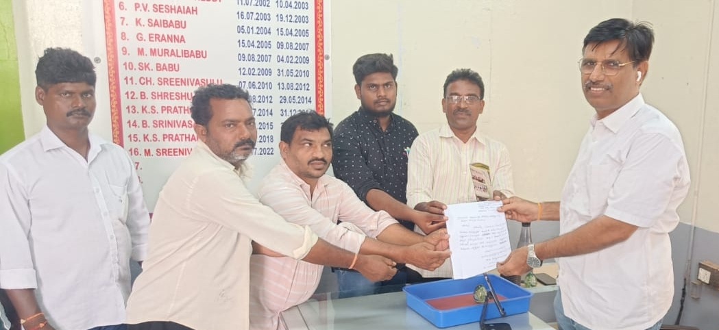 విద్యార్థులకు బస్‌ సౌకర్యం కల్పించాలి