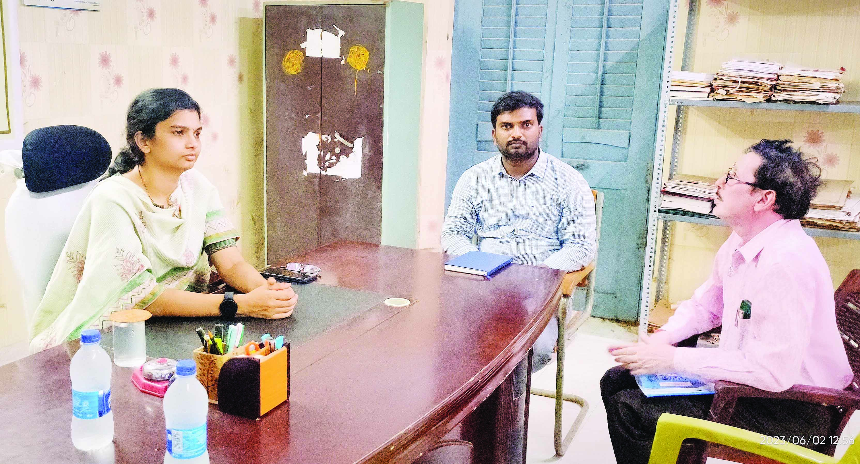రీ సర్వేను పరిశీలించిన ట్రైనీ కలెక్టర్‌