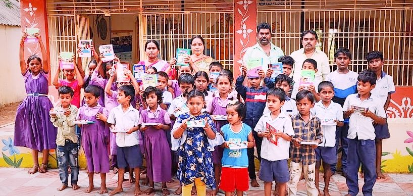 విద్యాసామగ్రి పంపిణీ