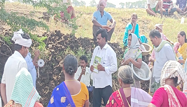 Dharna-of-laborers-at-Bapatla-Collectorate-on-5th-of-this-month-EP-VY-KA-Sangham