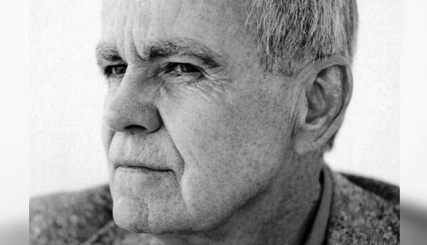 పులిట్జర్‌ ప్రైజ్‌ విజేత కోర్మాక్‌ మెక్‌కార్తీ కన్నుమూత